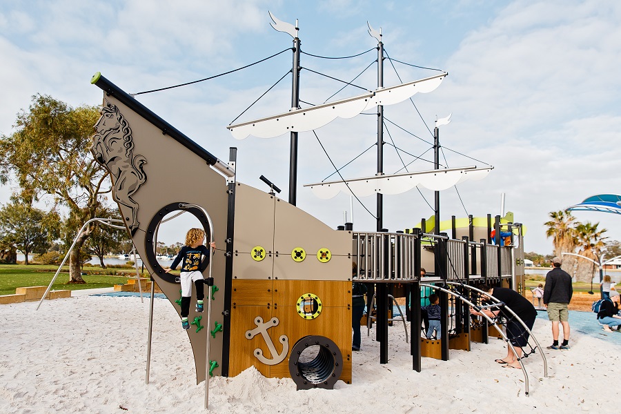 Schooner ship play structure